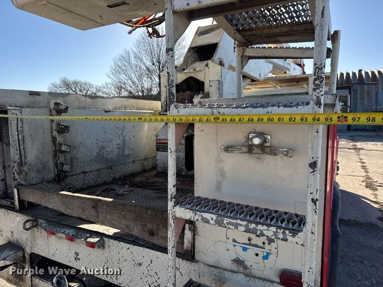 image for item LH9390 1995 Ford F800 bucket truck