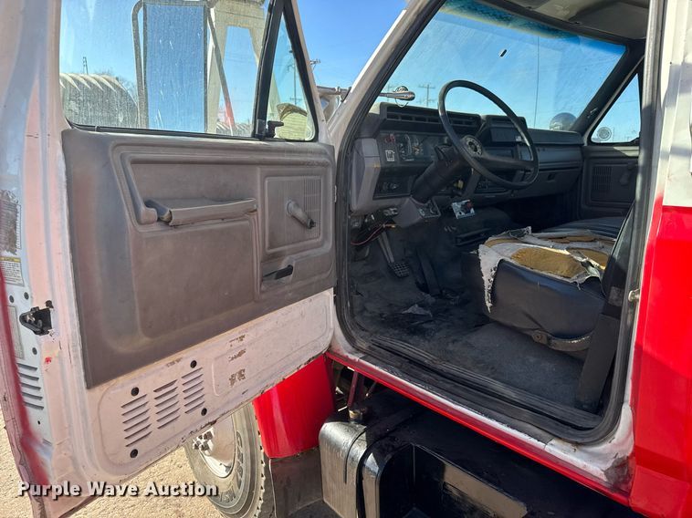image for item LH9390 1995 Ford F800 bucket truck