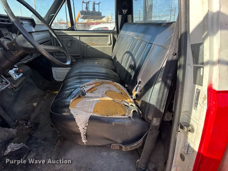 image for item LH9390 1995 Ford F800 bucket truck