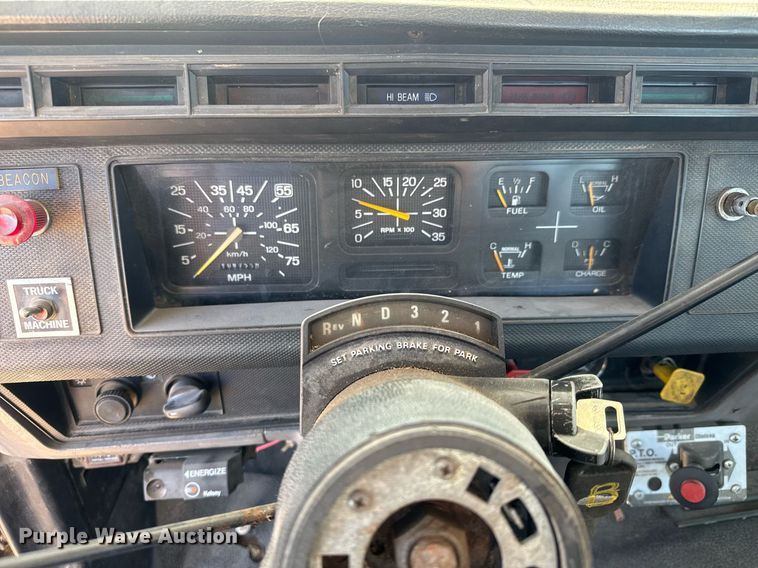 image for item LH9390 1995 Ford F800 bucket truck