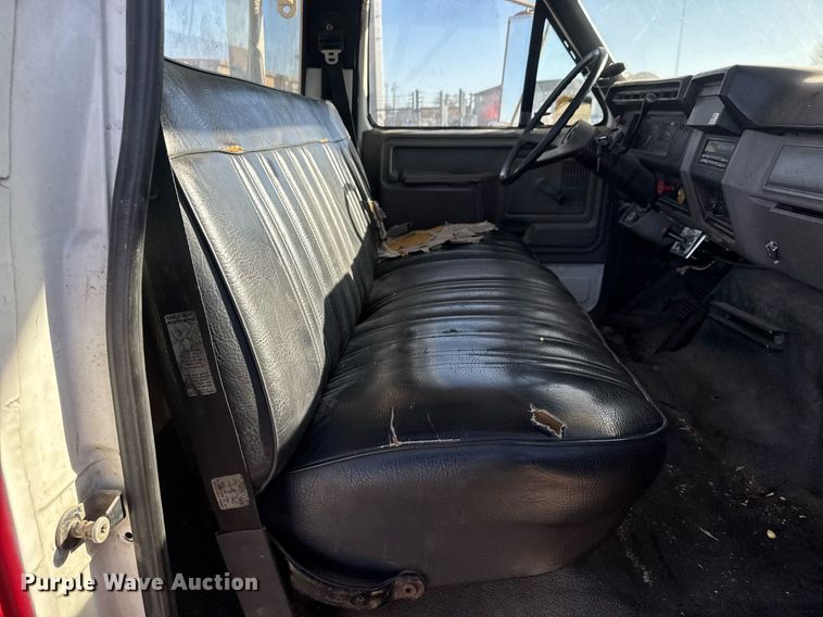 image for item LH9390 1995 Ford F800 bucket truck