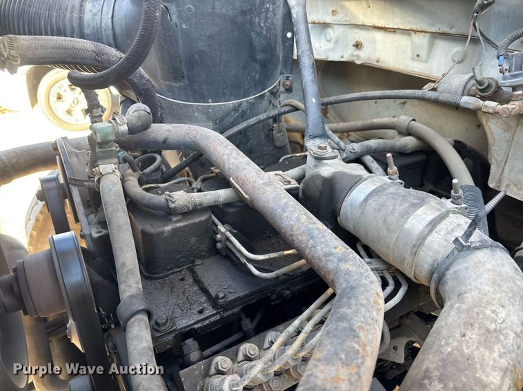 image for item LH9390 1995 Ford F800 bucket truck