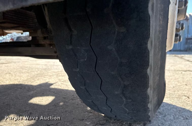 image for item LH9390 1995 Ford F800 bucket truck