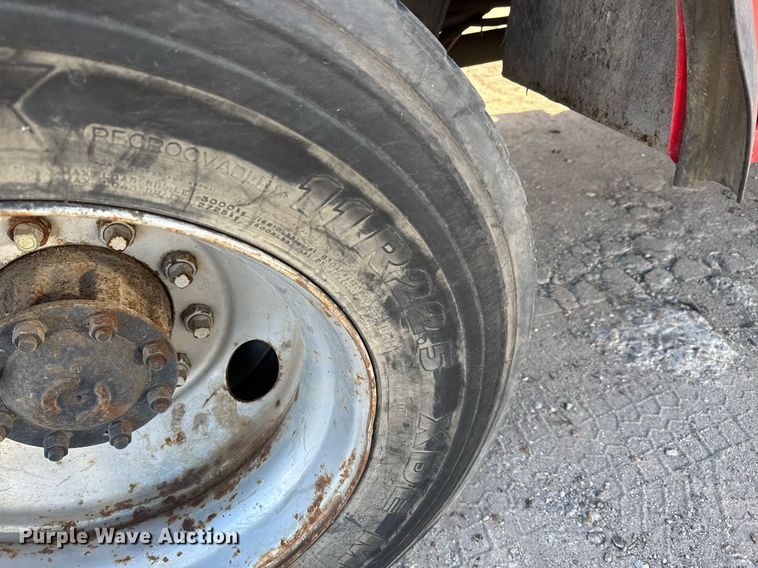 image for item LH9390 1995 Ford F800 bucket truck