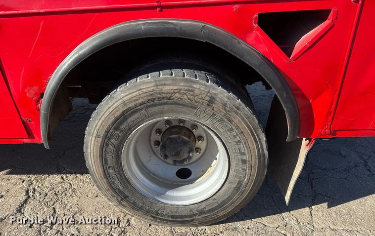 image for item LH9390 1995 Ford F800 bucket truck