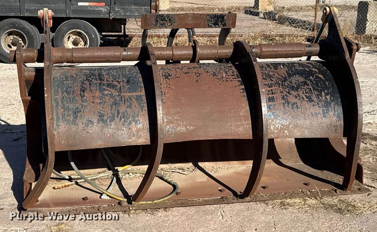 image for item LH9391 Wheel loader grapple bucket