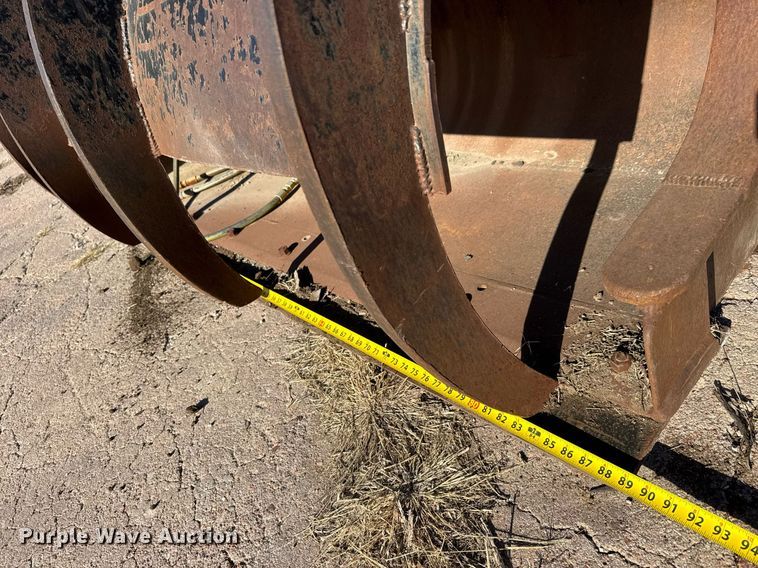 image for item LH9391 Wheel loader grapple bucket