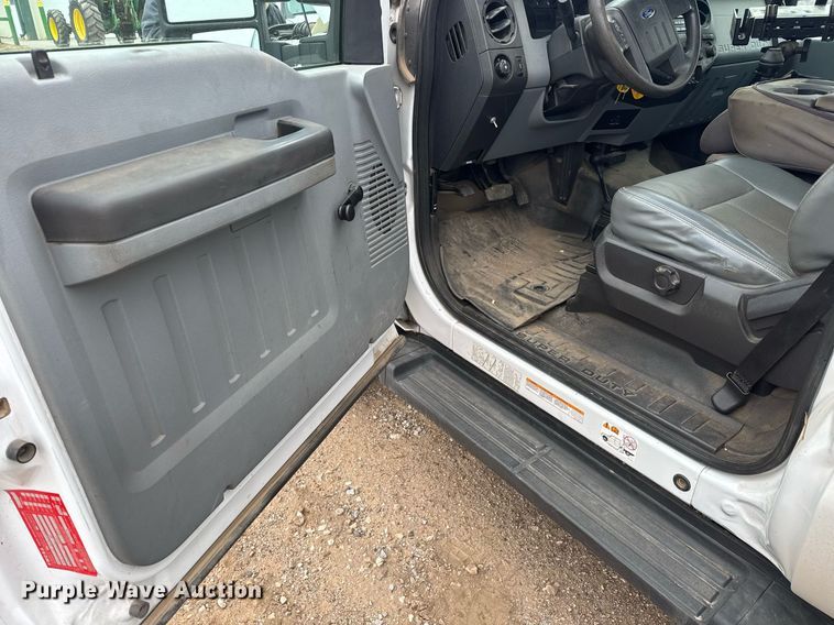 image for item LH9392 2014 Ford F550 Super Duty XL utility / service truck