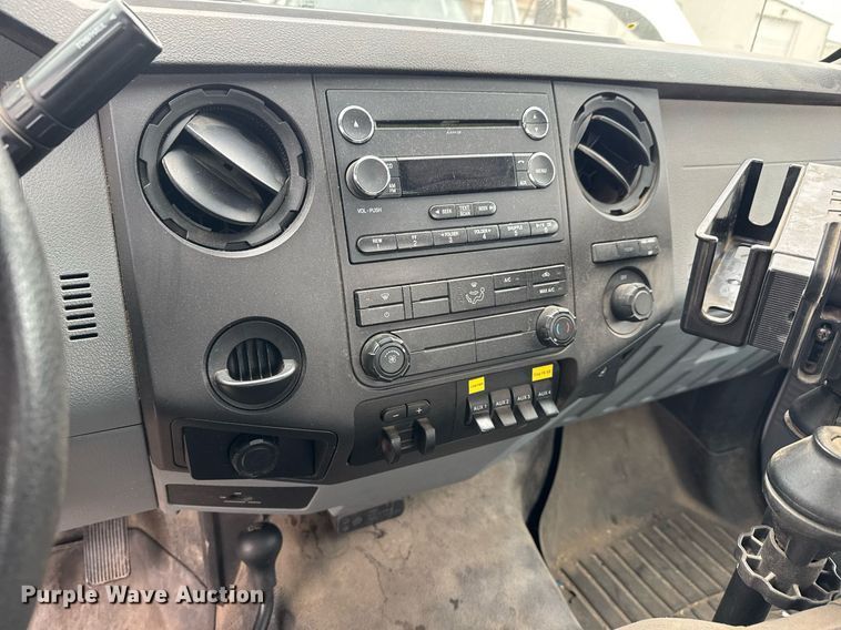 image for item LH9392 2014 Ford F550 Super Duty XL utility / service truck