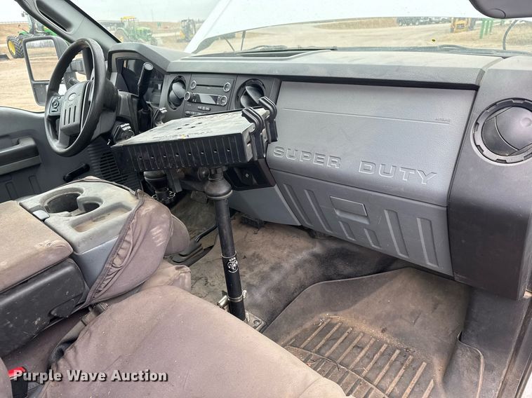 image for item LH9392 2014 Ford F550 Super Duty XL utility / service truck