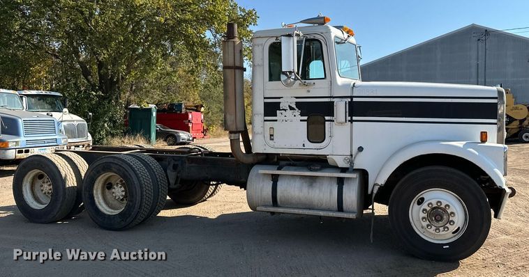 image for item LR9520 1989 International  F9370 semi truck