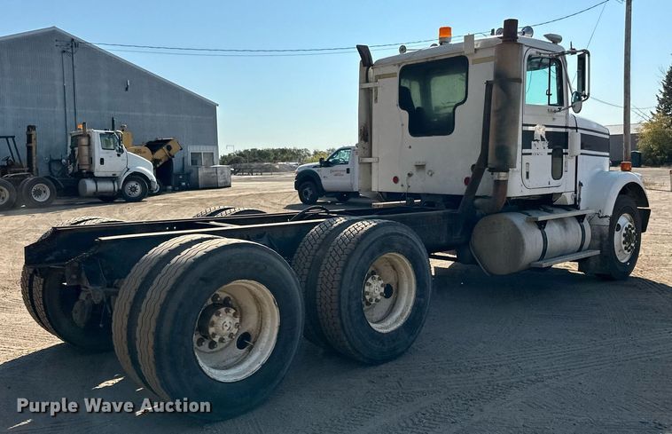 image for item LR9520 1989 International  F9370 semi truck