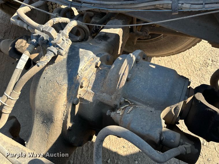 image for item LR9520 1989 International  F9370 semi truck