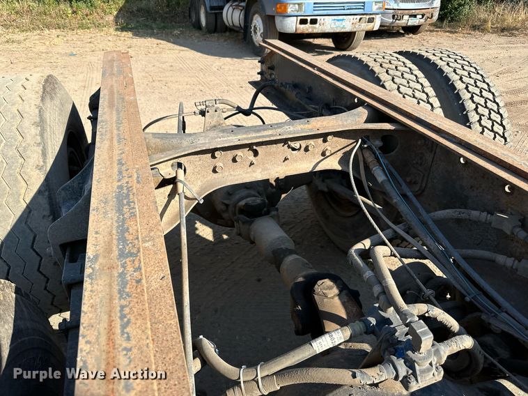 image for item LR9520 1989 International  F9370 semi truck