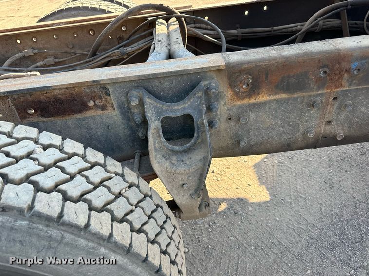 image for item LR9520 1989 International  F9370 semi truck