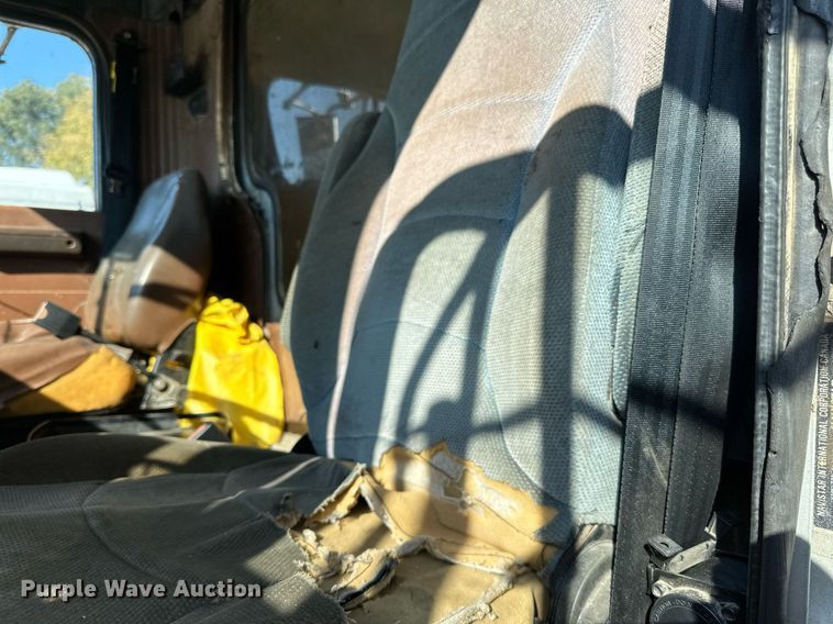 image for item LR9520 1989 International  F9370 semi truck