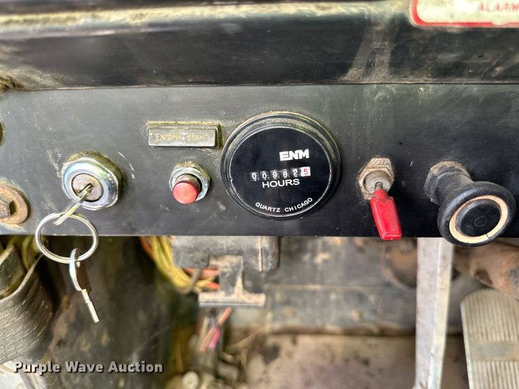 image for item LR9520 1989 International  F9370 semi truck