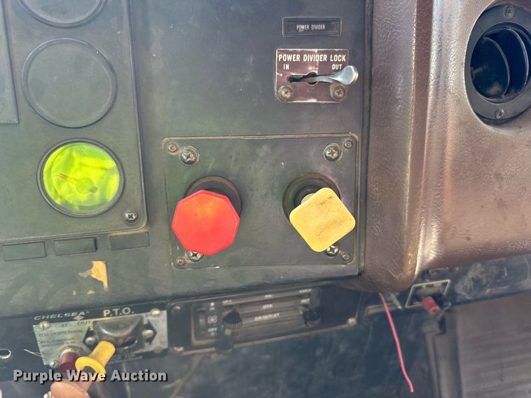 image for item LR9520 1989 International  F9370 semi truck