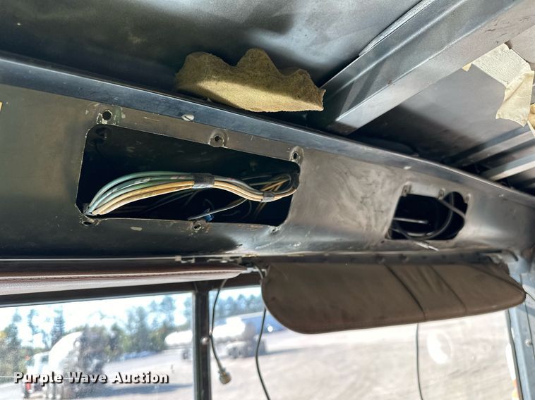 image for item LR9520 1989 International  F9370 semi truck