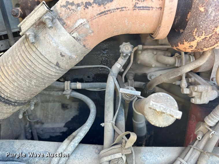 image for item LR9520 1989 International  F9370 semi truck