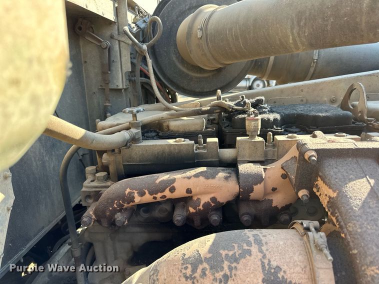 image for item LR9520 1989 International  F9370 semi truck