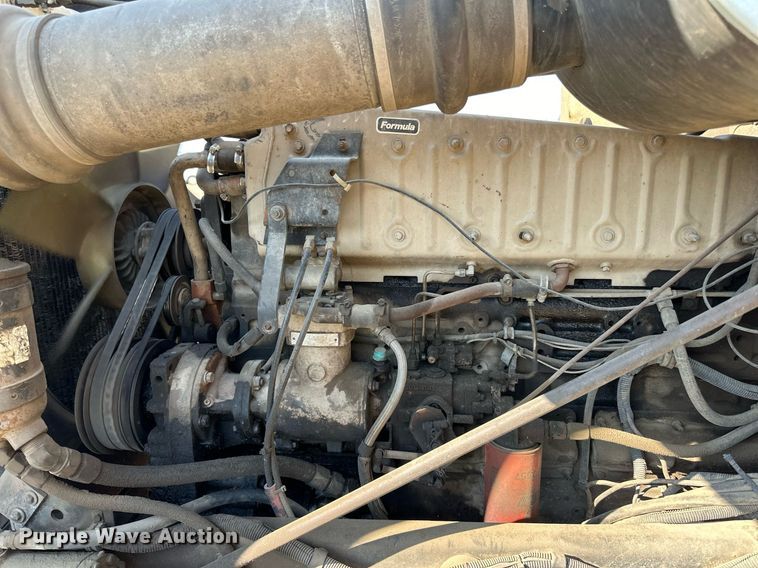 image for item LR9520 1989 International  F9370 semi truck