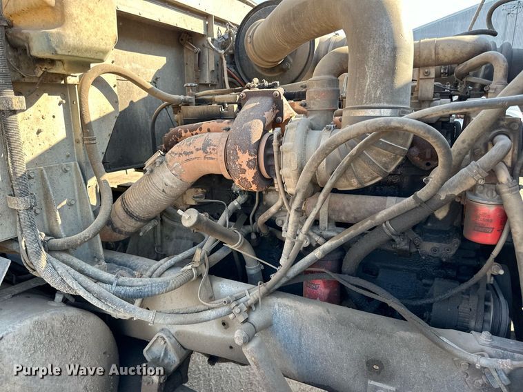 image for item LR9520 1989 International  F9370 semi truck