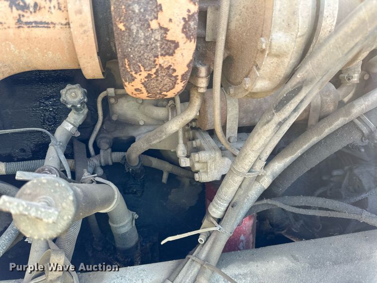 image for item LR9520 1989 International  F9370 semi truck