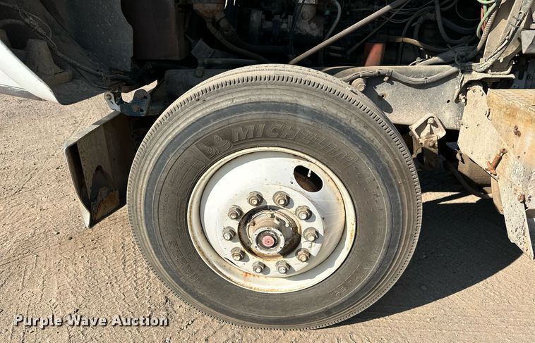 image for item LR9520 1989 International  F9370 semi truck