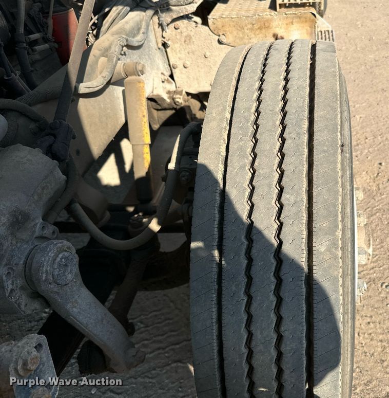 image for item LR9520 1989 International  F9370 semi truck