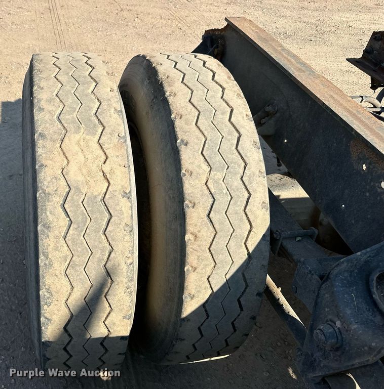 image for item LR9520 1989 International  F9370 semi truck