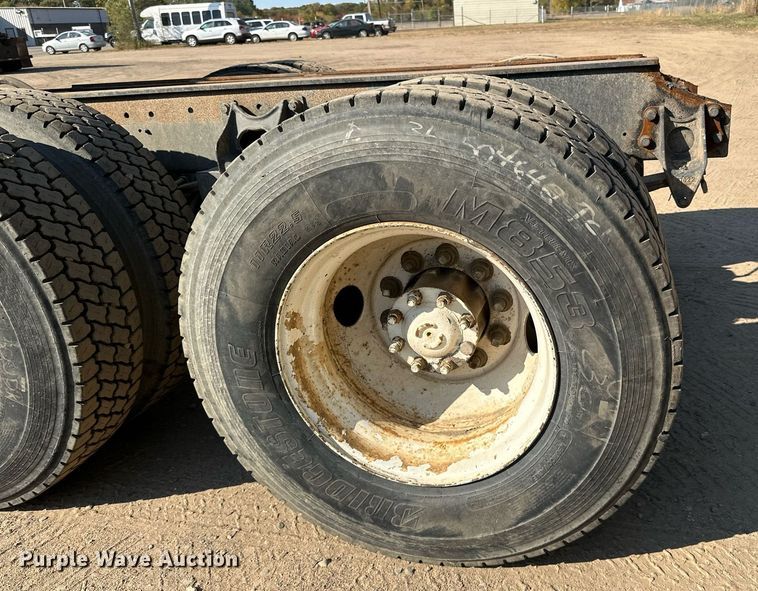 image for item LR9520 1989 International  F9370 semi truck