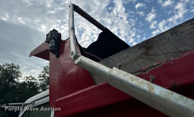 image for item OF9897 1997 International  2574 dump truck