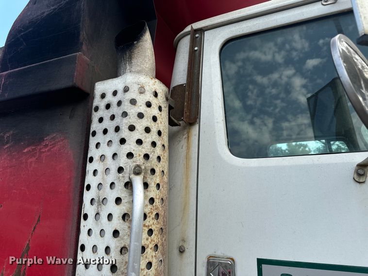 image for item OF9897 1997 International  2574 dump truck