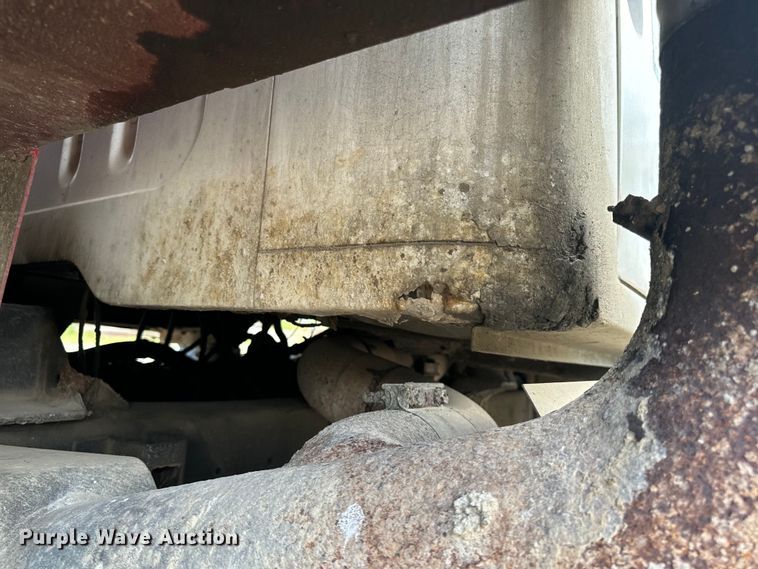 image for item OF9897 1997 International  2574 dump truck