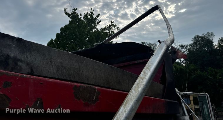 image for item OF9897 1997 International  2574 dump truck