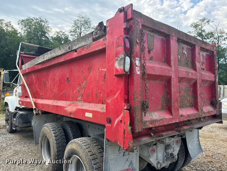 image for item OF9897 1997 International  2574 dump truck