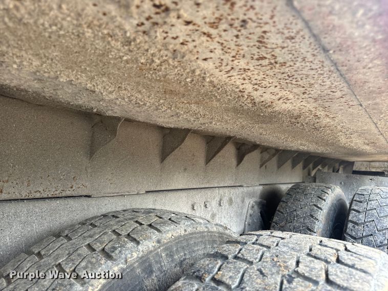 image for item OF9897 1997 International  2574 dump truck