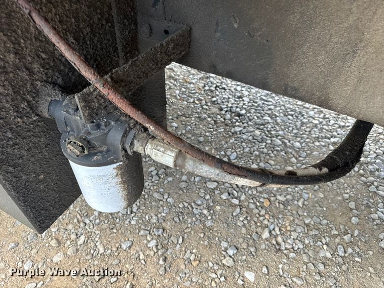 image for item OF9897 1997 International  2574 dump truck