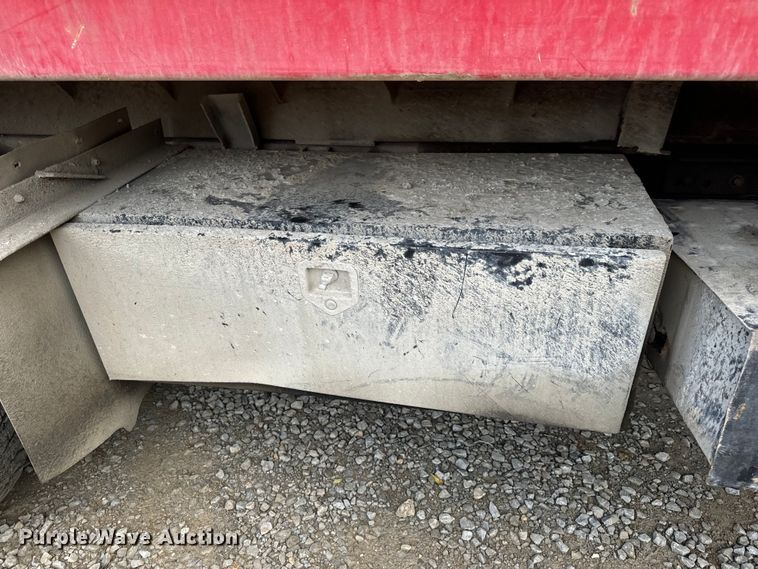 image for item OF9897 1997 International  2574 dump truck