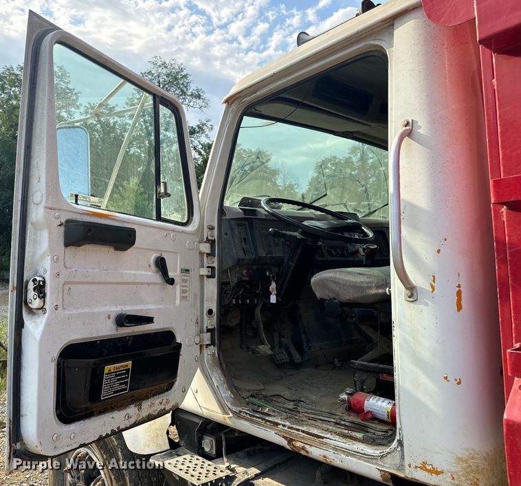 image for item OF9897 1997 International  2574 dump truck