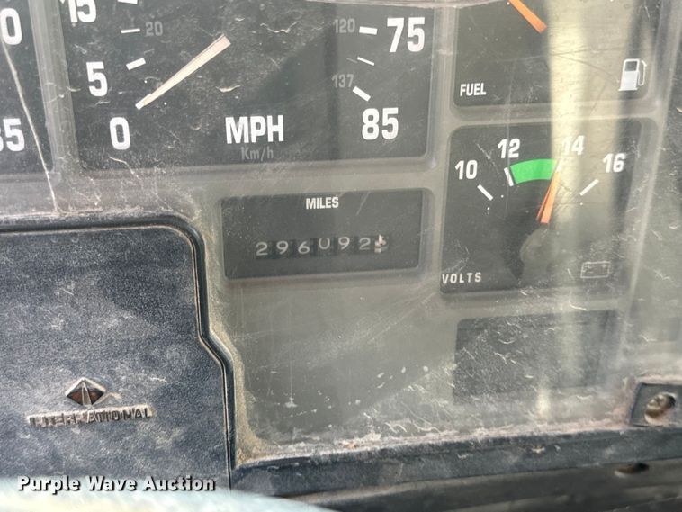 image for item OF9897 1997 International  2574 dump truck