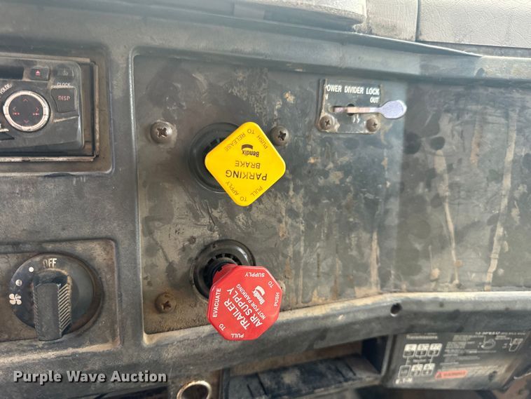 image for item OF9897 1997 International  2574 dump truck