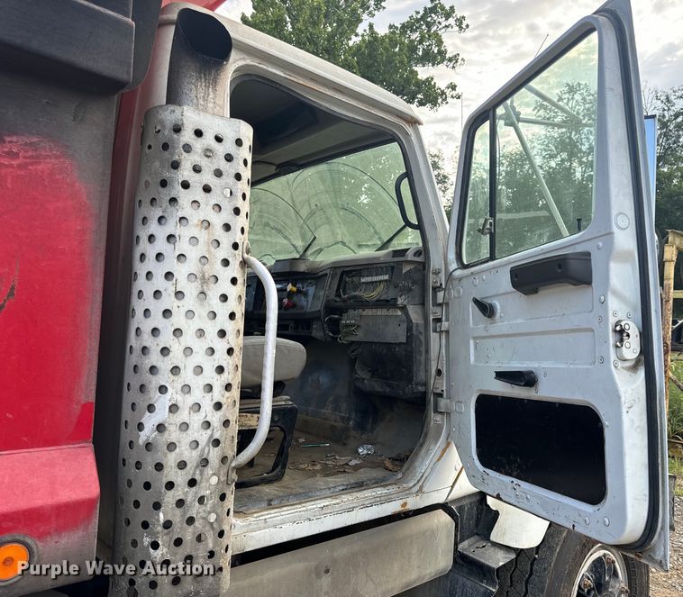 image for item OF9897 1997 International  2574 dump truck