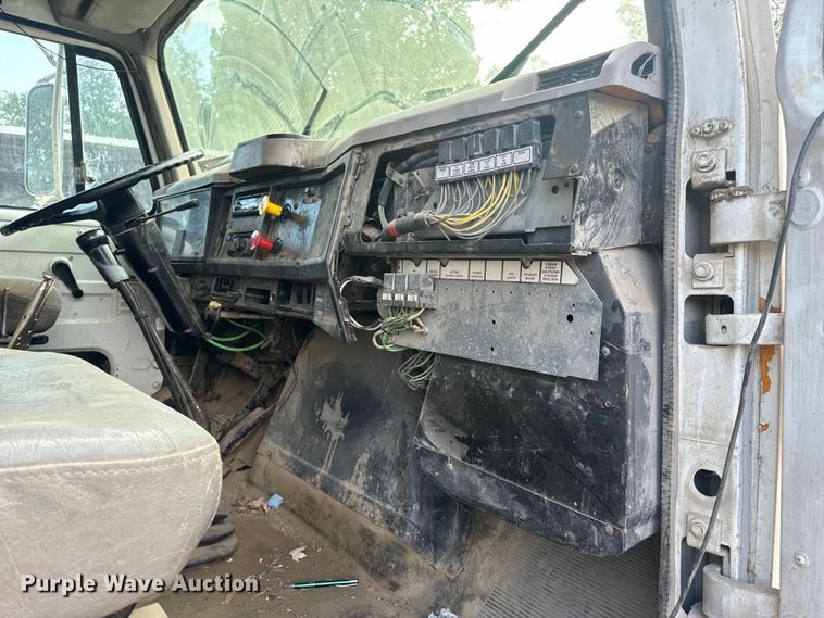 image for item OF9897 1997 International  2574 dump truck