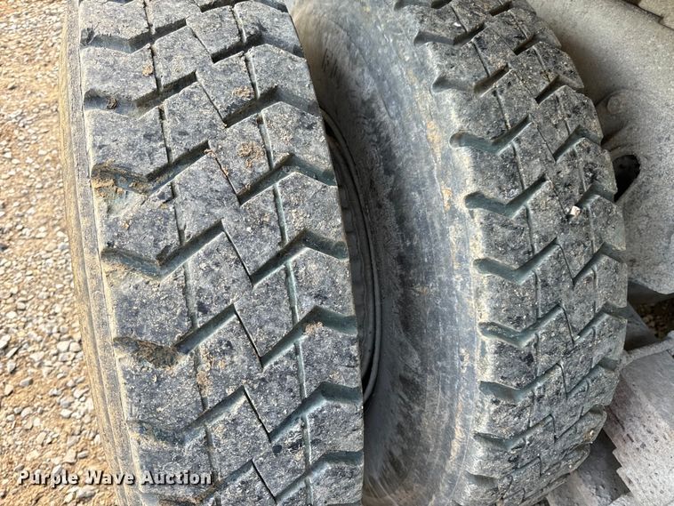 image for item OF9897 1997 International  2574 dump truck