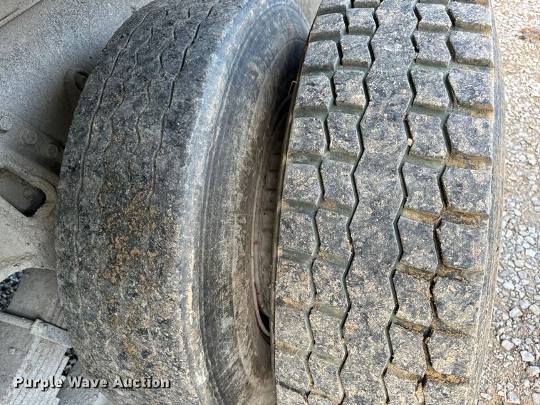 image for item OF9897 1997 International  2574 dump truck