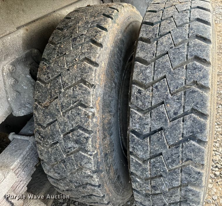 image for item OF9897 1997 International  2574 dump truck