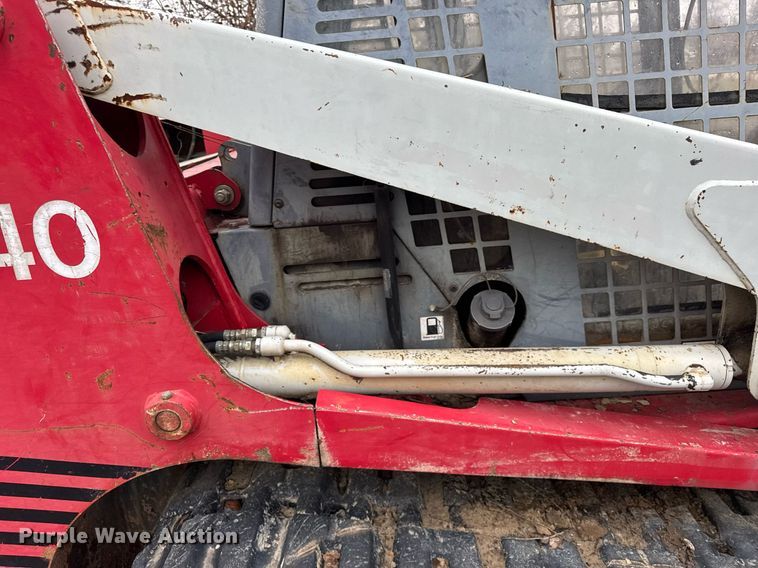 image for item OG9781 2004 Takeuchi TL140 tracked skid steer loader