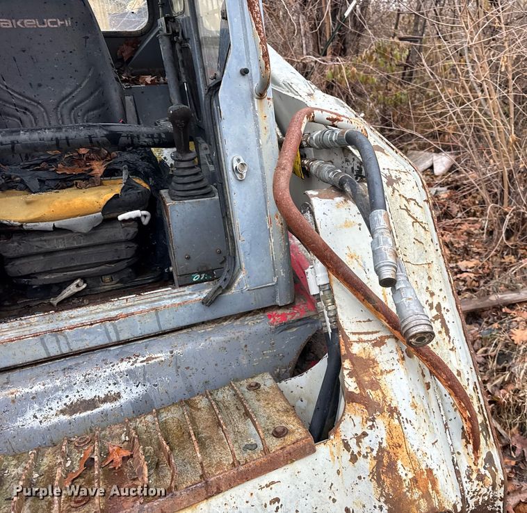 image for item OG9781 2004 Takeuchi TL140 tracked skid steer loader